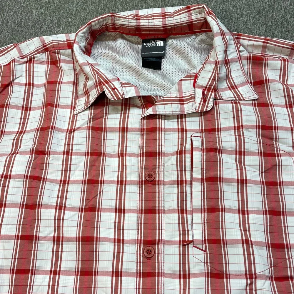 The North Face Mens XL Red White Plaid Short Sleeve Hiking Button Down Shirt
